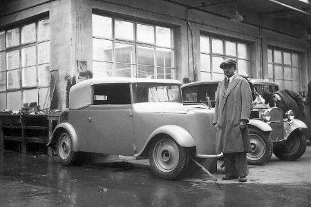 Für die Zündapp GmbH entwickelt das Porsche-Konstruktionsbüro einen richtungsweisenden Kleinwagen mit der Typennummer 12. Ne...