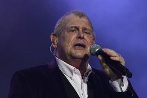 John Farnham nach Krebsdiagnose in Klinik