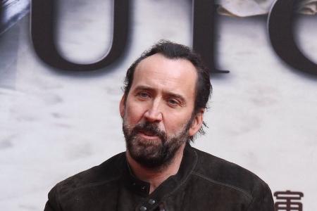 Nicolas Cage trägt jetzt eine knallrote Mähne Nicolas Cage trägt jetzt eine knallrote Mähne