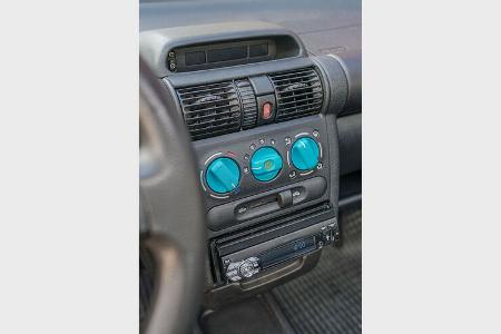 Opel Corsa B (1993-2000), Innenraum, Mittelkonsole