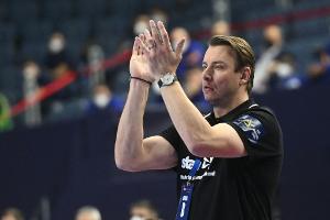 "Bin sehr stolz": Jicha verlängert als Trainer in Kiel