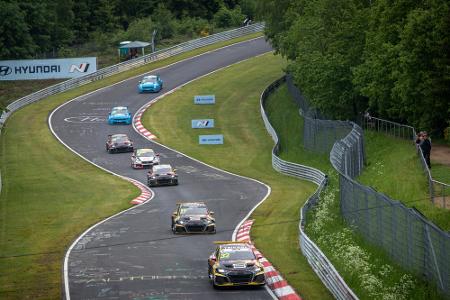 Nach Nebelchaos: DTM-Doppelsieg für Familie van der Linde Nach Nebelchaos: DTM-Doppelsieg für Familie van der Linde
