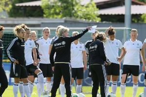 DFB-Frauen: Rund 2000 Fans beim öffentlichen Training