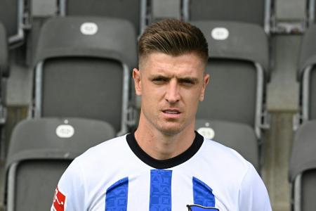 Hertha BSC verleiht Angreifer Piatek nach Italien Hertha BSC verleiht Angreifer Piatek nach Italien