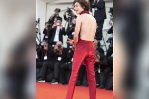 Filmfest in Venedig: Timothée Chalamet präsentiert rückenfreien Look