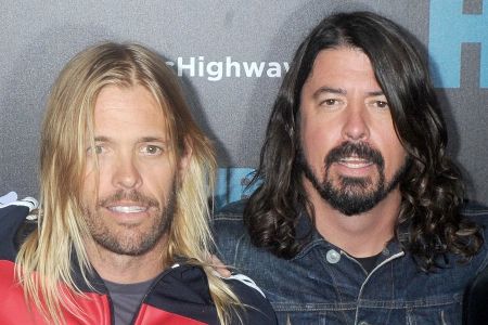 Tribute-Konzert für Taylor Hawkins: Dave Grohl bricht in Tränen aus Tribute-Konzert für Taylor Hawkins: Dave Grohl bricht in Tränen aus