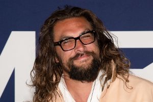 Für diese wichtige Botschaft trennt sich Jason Momoa von seiner Mähne