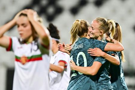 DFB-Frauen krönen Schult-Comeback mit Kantersieg DFB-Frauen krönen Schult-Comeback mit Kantersieg