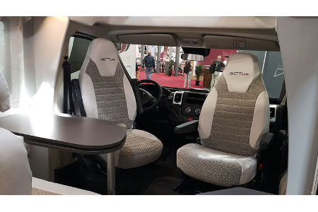Neuer Teilintegrierter Giottiline Compact C69 Cockpit und Tisch
