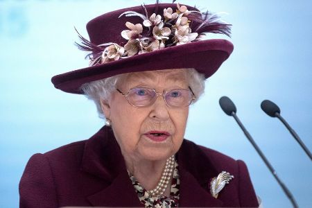 Sorge um Queen Elizabeth II.: Charles, William und Harry eilen zu ihr Sorge um Queen Elizabeth II.: Charles, William und Harry eilen zu ihr