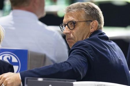 Schalke-Vorstand Knäbel stärkt Trainer Kramer den Rücken Schalke-Vorstand Knäbel stärkt Trainer Kramer den Rücken