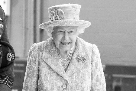 Sarg der Queen im Ballsaal von Balmoral aufgebahrt Sarg der Queen im Ballsaal von Balmoral aufgebahrt