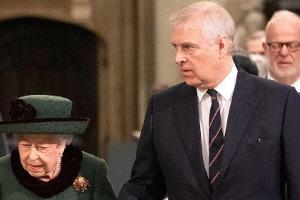 Die Hunde der Queen ziehen zu Prinz Andrew