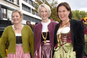 Bier, Brezen und Bibbern? So wird unser Dirndl wind- und wetterfest