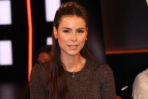 Lena Meyer-Landrut verzaubert Fans im Schulmädchen-Look