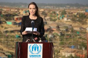 UN-Sondergesandte Angelina Jolie besucht Flutopfer in Pakistan