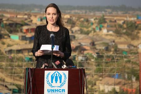 UN-Sondergesandte Angelina Jolie besucht Flutopfer in Pakistan UN-Sondergesandte Angelina Jolie besucht Flutopfer in Pakistan