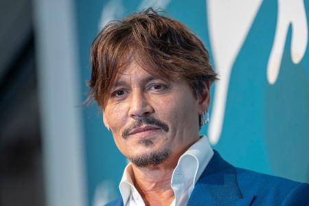 Hat Johnny Depp eine neue Freundin? Hat Johnny Depp eine neue Freundin?