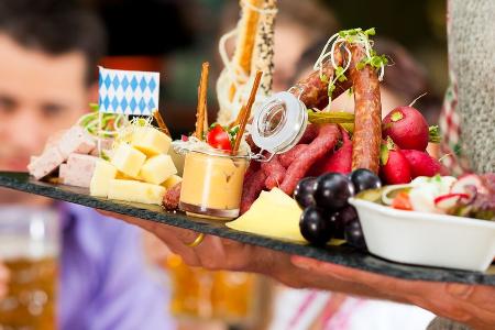 Fit und schlank durch die Wiesn: So schont man den Körper Fit und schlank durch die Wiesn: So schont man den Körper