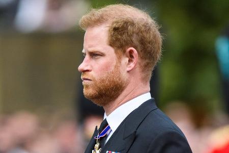 Hat Prinz Harry vom Tod der Queen aus dem Internet erfahren? Hat Prinz Harry vom Tod der Queen aus dem Internet erfahren?