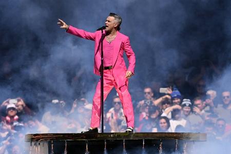 Mega-Auftritt: Pinker Robbie Williams rockt die Bühne in Australien Mega-Auftritt: Pinker Robbie Williams rockt die Bühne in Australien