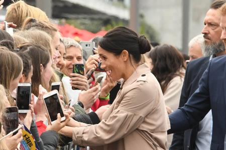Herzogin Meghan soll für royale Auftritte Geld verlangt haben Herzogin Meghan soll für royale Auftritte Geld verlangt haben