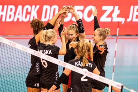 Volleyballerinnen mit drei Niederlagen in die nächste Runde Volleyballerinnen mit drei Niederlagen in die nächste Runde