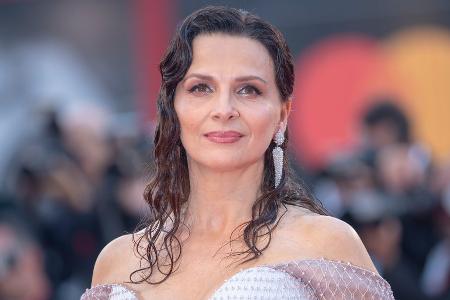 Für Frauen im Iran: Juliette Binoche und Co. schneiden ihre Haare ab Für Frauen im Iran: Juliette Binoche und Co. schneiden ihre Haare ab