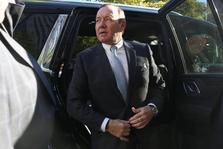 Kevin Spacey muss sich in New York vor Gericht verantworten Kevin Spacey muss sich in New York vor Gericht verantworten