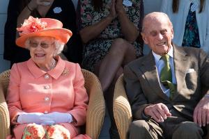 "The Crown": Dichtet die Netflix-Serie Prinz Philip eine Affäre an?
