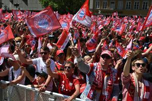 Pyro-Vergehen: Geldstrafen für Bayern und Freiburg