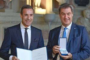 Kai Pflaume mit Bayerischem Verdienstorden ausgezeichnet