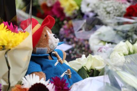 Royals spenden Paddington-Bären an Kinderhilfsorganisation Royals spenden Paddington-Bären an Kinderhilfsorganisation