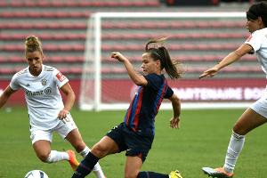 Bayern-Frauen bleiben an Wolfsburg dran