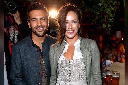 Elyas M'Barek widmet seiner Frau Jessica eine süße Liebeserklärung Elyas M'Barek widmet seiner Frau Jessica eine süße Liebeserklärung
