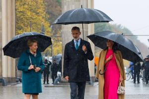 Felipe VI. und Letizia trotzen schlechtem Wetter in Berlin