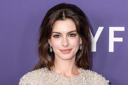 Anne Hathaway spricht über den Netz-Hass nach ihrem Oscar-Gewinn Anne Hathaway spricht über den Netz-Hass nach ihrem Oscar-Gewinn