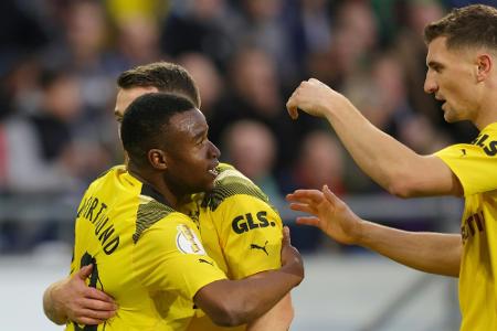 Dortmund und Freiburg mit Mühe im Achtelfinale