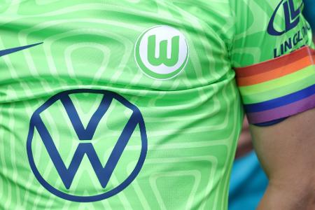 Keine Masken im ICE: Schmadtke kritisiert Wolfsburger Profis Keine Masken im ICE: Schmadtke kritisiert Wolfsburger Profis