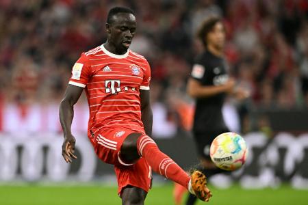 Bayern bei Barca mit Mane und Mazraoui Bayern bei Barca mit Mane und Mazraoui