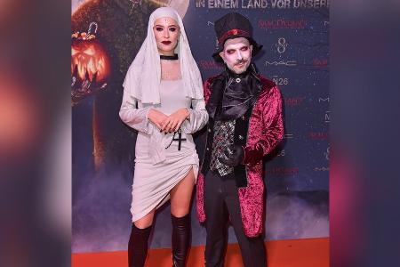 Promi-Halloweenparty: Verena Kerth und Marc Terenzi im Grusel-Look Promi-Halloweenparty: Verena Kerth und Marc Terenzi im Grusel-Look