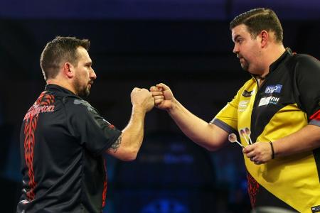 Schindler und Clemens raus - van Gerwen und Price scheitern Schindler und Clemens raus - van Gerwen und Price scheitern