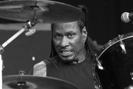 D.H. Peligro: Schlagzeuger der Dead Kennedys mit 63 Jahren verstorben D.H. Peligro: Schlagzeuger der Dead Kennedys mit 63 Jahren verstorben