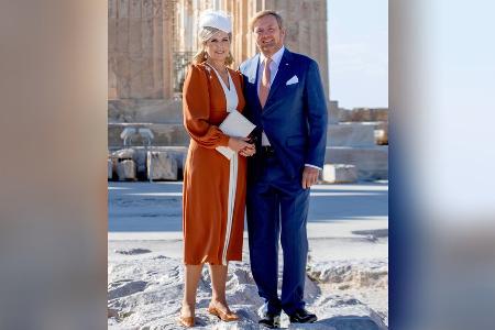 Königin Máxima: Stilsicherer Auftritt in raffiniertem Kleid Königin Máxima: Stilsicherer Auftritt in raffiniertem Kleid