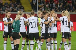 DFB-Frauen mit einer Debütantin zum Doppel-Test in den USA