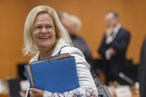 Menschenrechte für Faeser "verbindliche Vergabestandards"