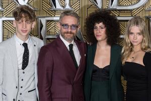 Martin Freeman mit Kindern und Partnerin auf dem roten Teppich