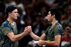 Tennis: Weltranglistenerster Alcaraz muss in Paris aufgeben