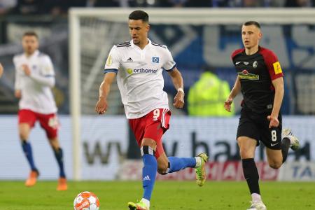HSV siegt durch späte Tore gegen Regensburg HSV siegt durch späte Tore gegen Regensburg