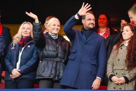 Nach Sorge um ihre Gesundheit: Mette-Marit beim Fußball in Oslo Nach Sorge um ihre Gesundheit: Mette-Marit beim Fußball in Oslo